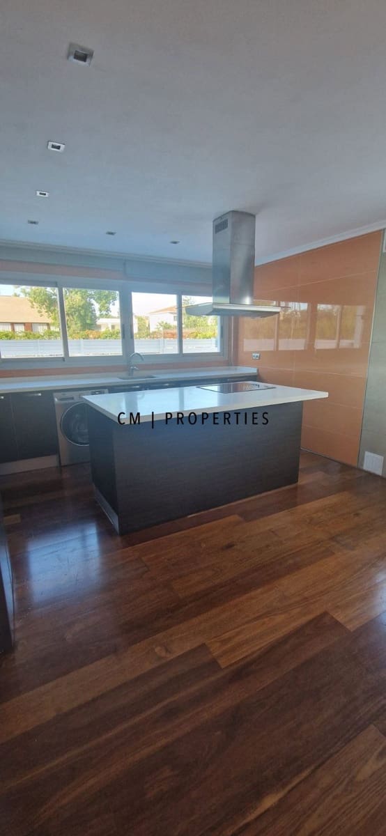 7 soverom Villa til salgs i Paterna med svømmebasseng garasje - € 1 000 000 (Ref: 9388494)