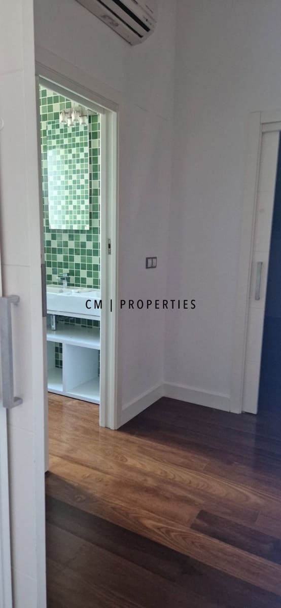 7 soverom Villa til salgs i Paterna med svømmebasseng garasje - € 1 000 000 (Ref: 9388494)