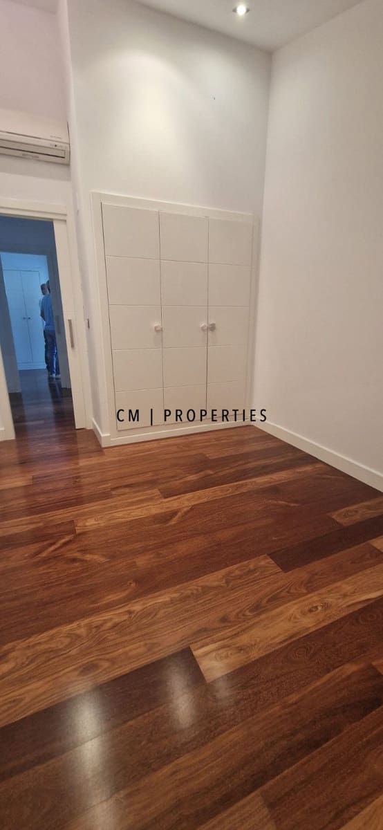 7 soverom Villa til salgs i Paterna med svømmebasseng garasje - € 1 000 000 (Ref: 9388494)