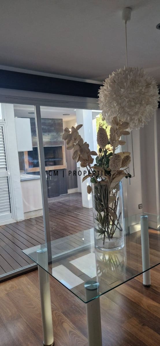 7 soverom Villa til salgs i Paterna med svømmebasseng garasje - € 1 000 000 (Ref: 9388494)