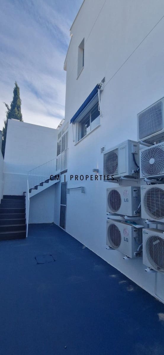 7 soverom Villa til salgs i Paterna med svømmebasseng garasje - € 1 000 000 (Ref: 9388494)