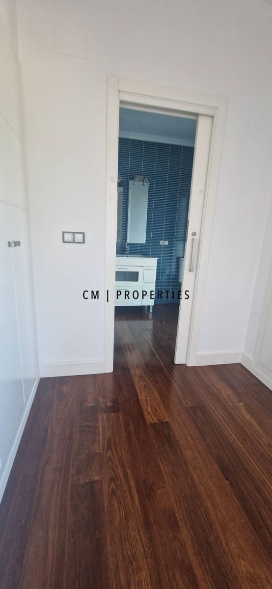 7 soverom Villa til salgs i Paterna med svømmebasseng garasje - € 1 000 000 (Ref: 9388494)