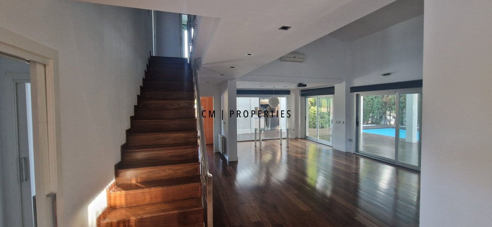 7 soverom Villa til salgs i Paterna med svømmebasseng garasje - € 1 000 000 (Ref: 9388494)