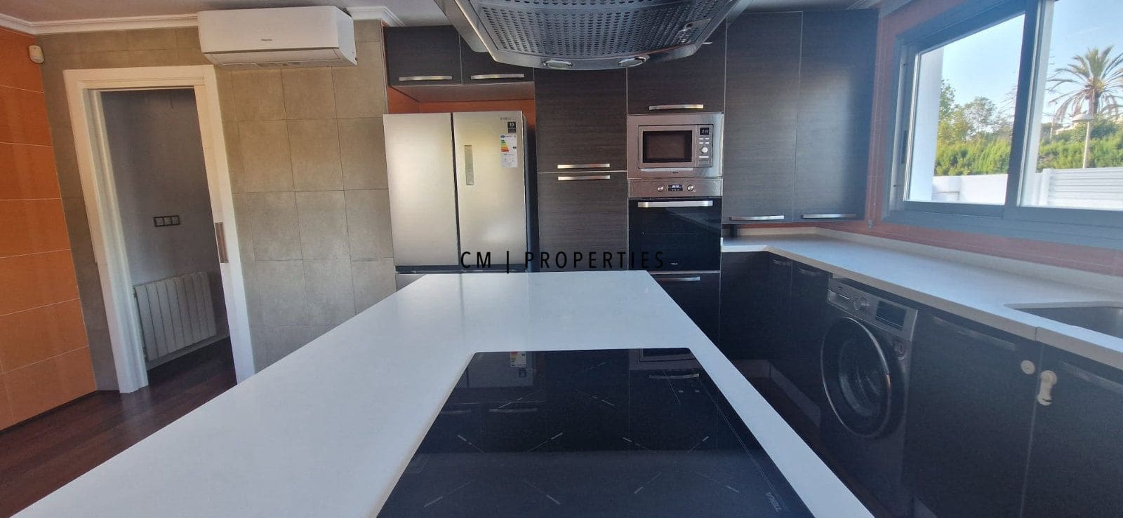 7 soverom Villa til salgs i Paterna med svømmebasseng garasje - € 1 000 000 (Ref: 9388494)