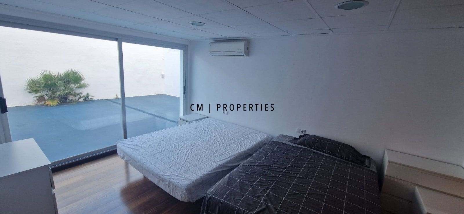 7 soverom Villa til salgs i Paterna med svømmebasseng garasje - € 1 000 000 (Ref: 9388494)