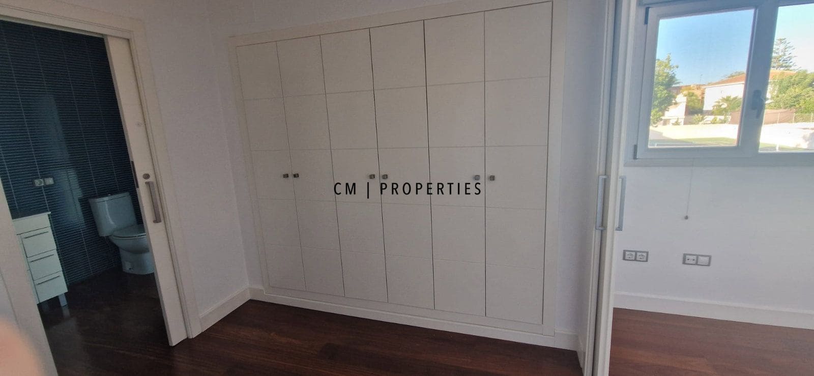 7 soverom Villa til salgs i Paterna med svømmebasseng garasje - € 1 000 000 (Ref: 9388494)