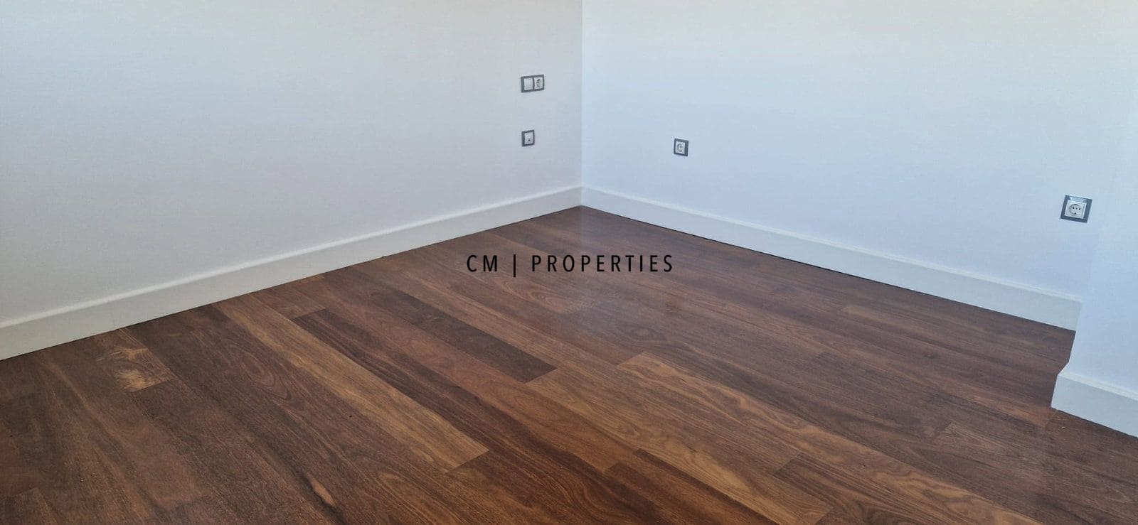 7 soverom Villa til salgs i Paterna med svømmebasseng garasje - € 1 000 000 (Ref: 9388494)