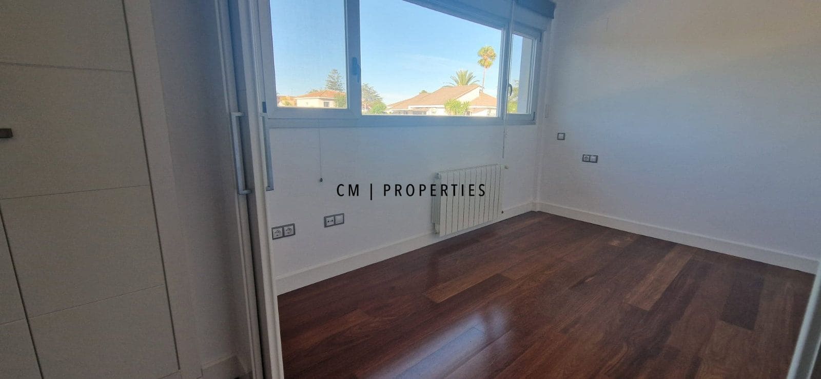 7 soverom Villa til salgs i Paterna med svømmebasseng garasje - € 1 000 000 (Ref: 9388494)