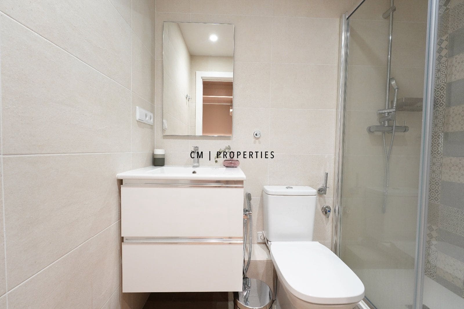 1 slaapkamer Flat te huur in Valencia stad - € 1.150 (Ref: 9400051)