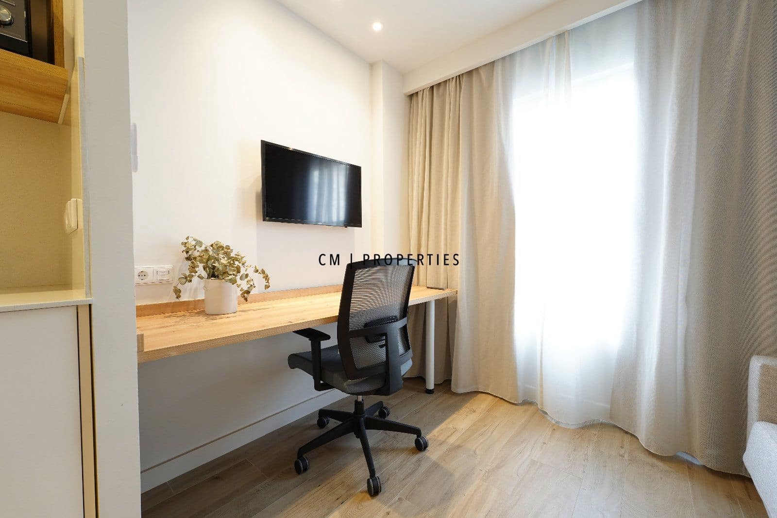 Flat te huur in Valencia stad - € 900 (Ref: 9400149)