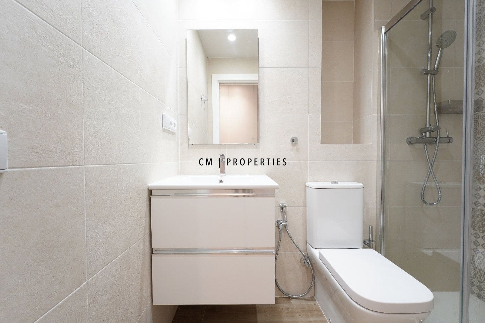 Flat te huur in Valencia stad - € 900 (Ref: 9400149)