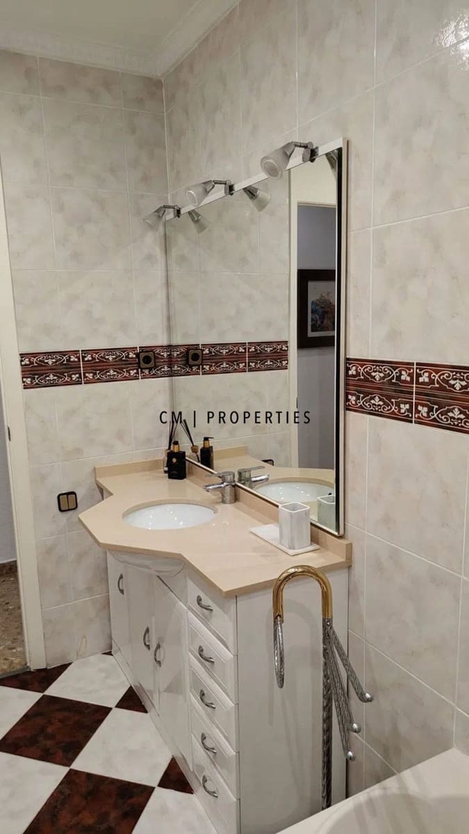 4 makuuhuone Asunto vuokrattavana paikassa Valencia kaupunki - 1 600 € (Ref: 9402747)