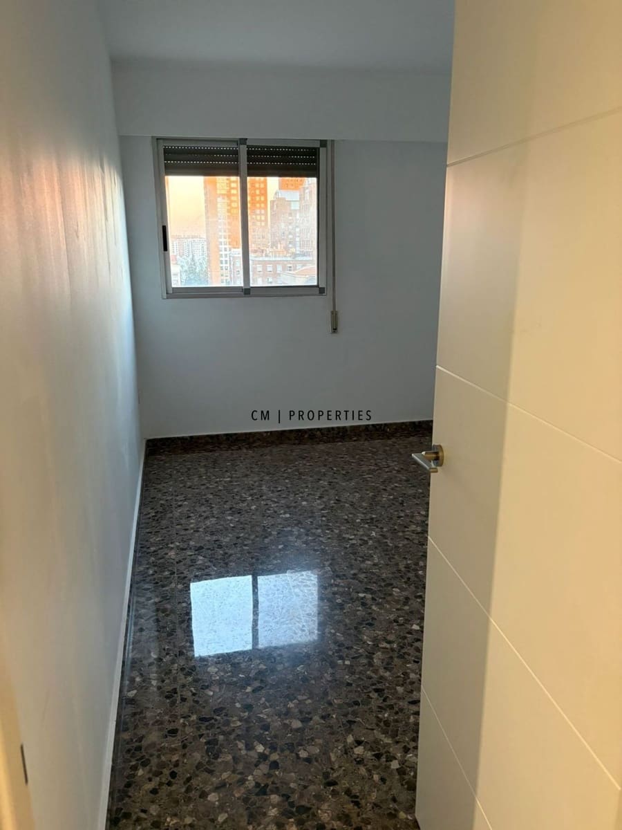 4 sypialnia Mieszkanie do wynajęcia w Miasto Walencja z basenem garażem - 1 600 € (Ref: 9403621)