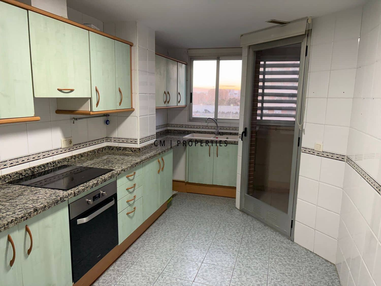 4 sypialnia Mieszkanie do wynajęcia w Miasto Walencja z basenem garażem - 1 600 € (Ref: 9403621)