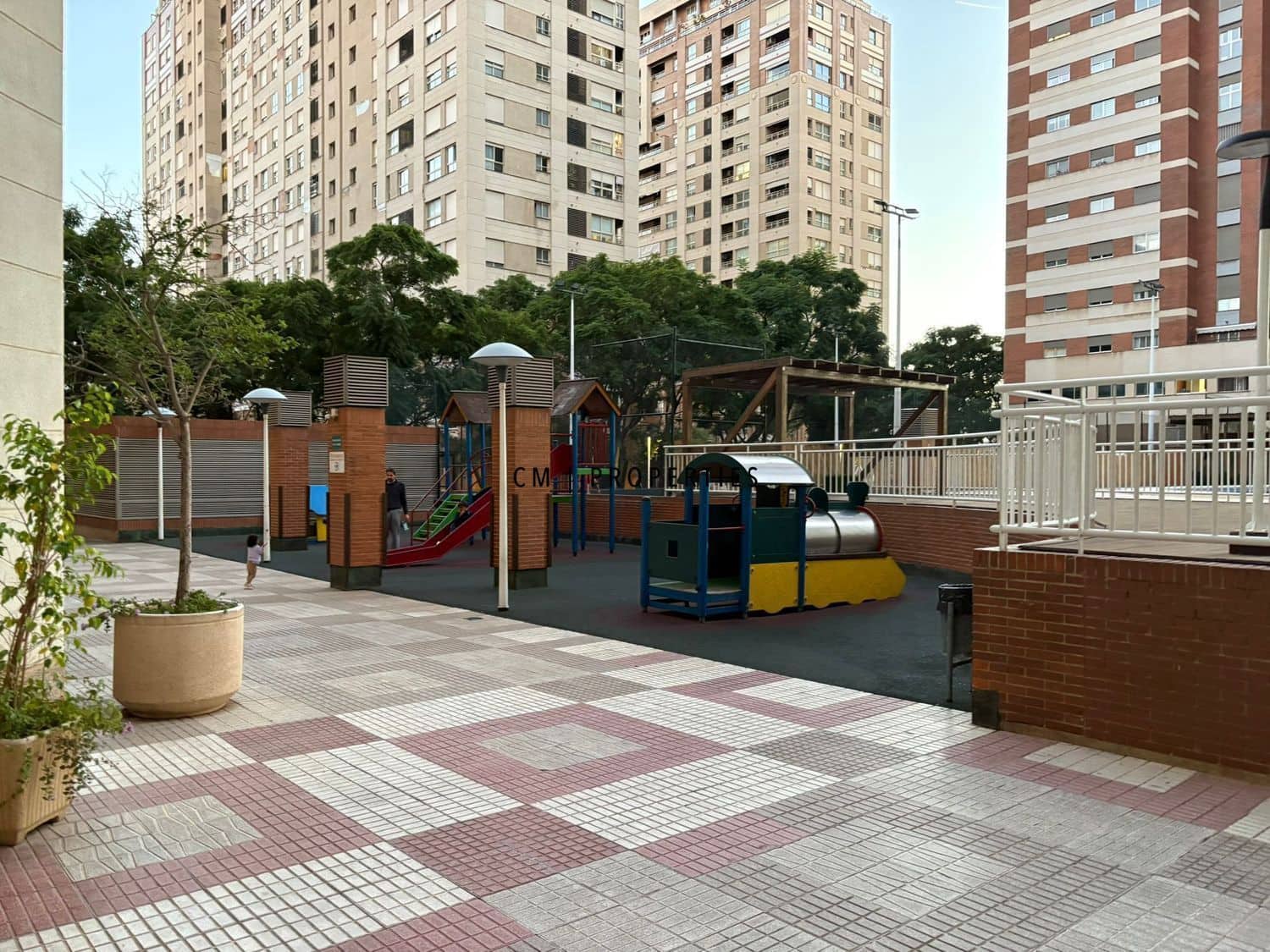 4 sypialnia Mieszkanie do wynajęcia w Miasto Walencja z basenem garażem - 1 600 € (Ref: 9403621)