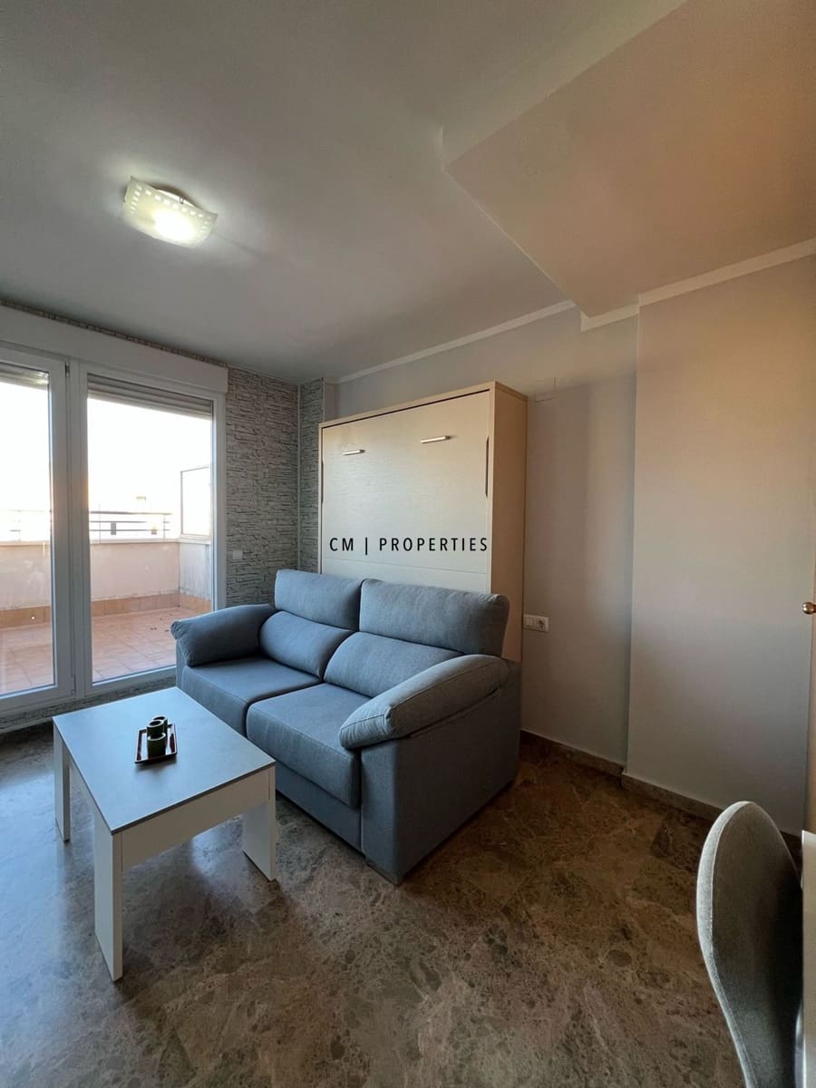 Penthouse do wynajęcia w Miasto Walencja z basenem garażem - 1 000 € (Ref: 9411328)