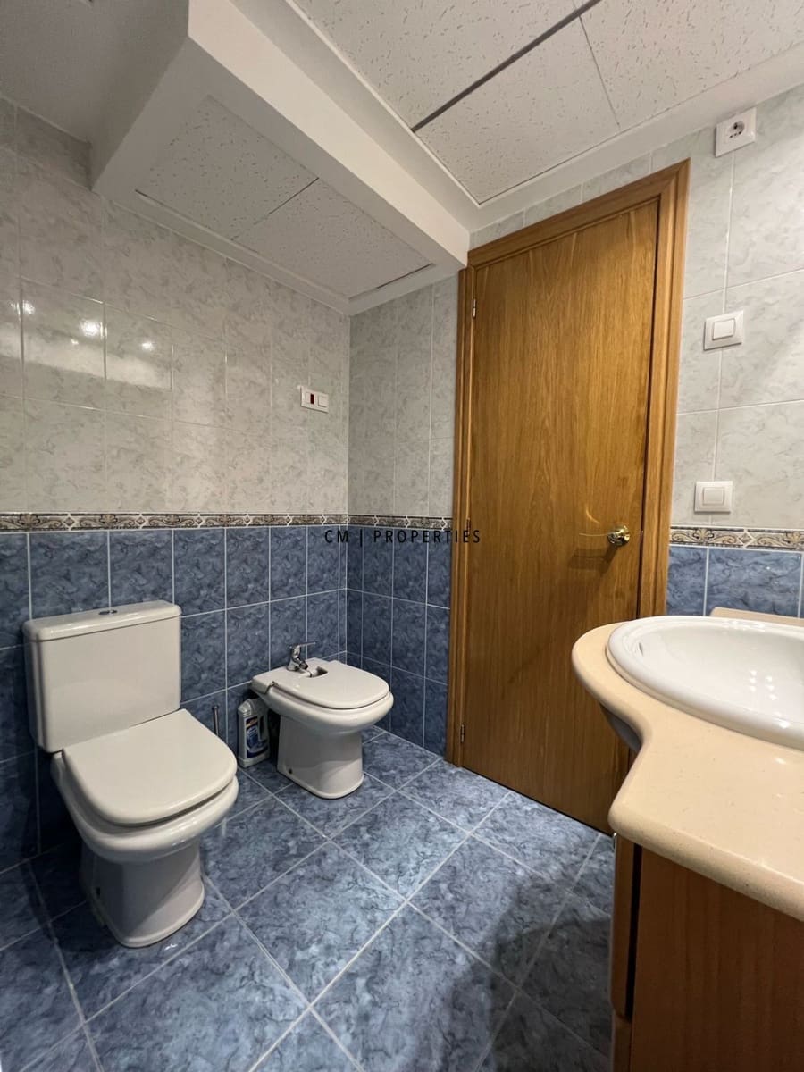 Penthouse do wynajęcia w Miasto Walencja z basenem garażem - 1 000 € (Ref: 9411328)