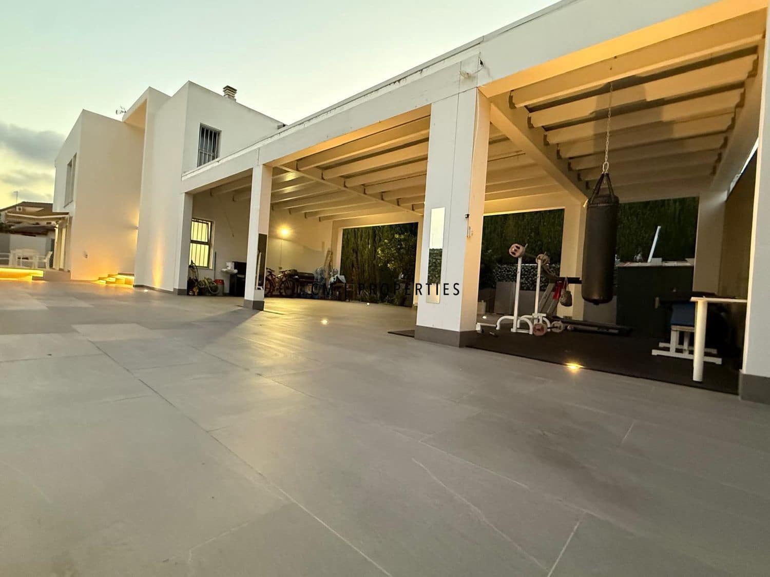 5 sypialnia Willa na sprzedaż w Paterna z basenem garażem - 880 000 € (Ref: 9415359)