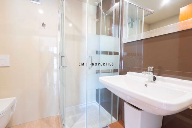 2 slaapkamer Flat te huur in Benicalap, Valencia stad met zwembad garage - € 1.750 (Ref: 9417426)