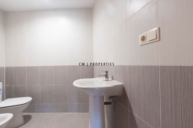 2 quarto Apartamento para arrendar em Quatre Carreres, Valência cidade - 1 450 € (Ref: 9417738)