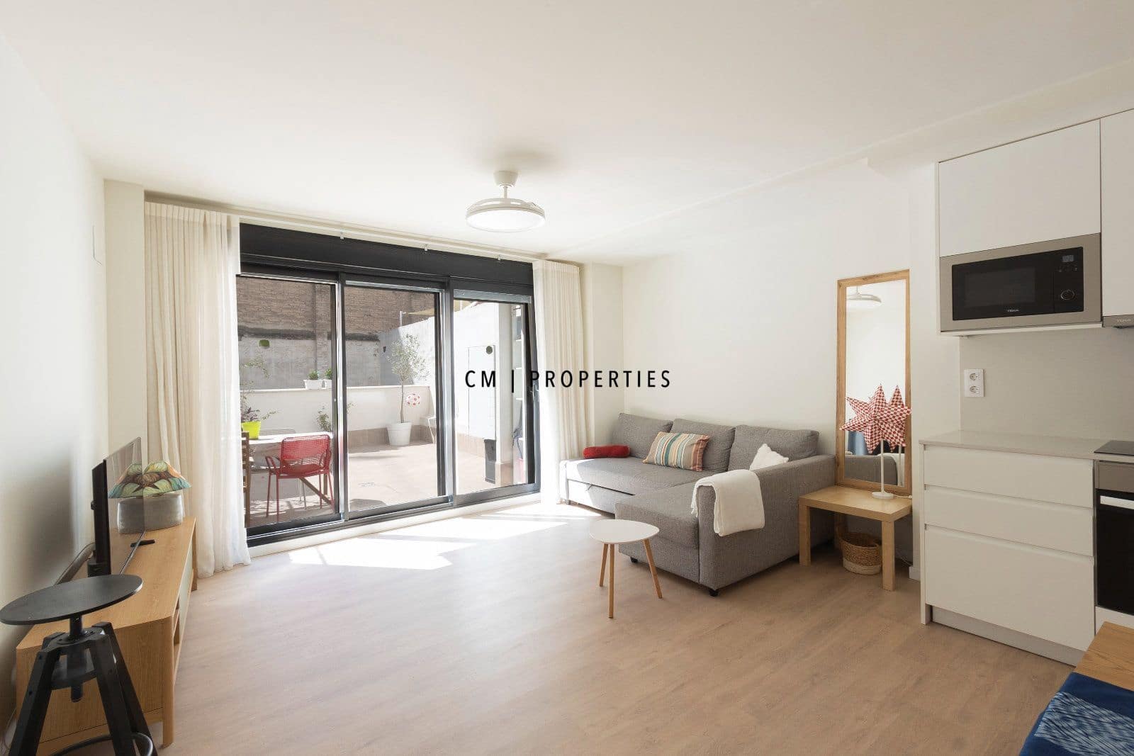 3 bedroom Flat for rent in Valencia city - € 2,100 (Ref: 9421662)