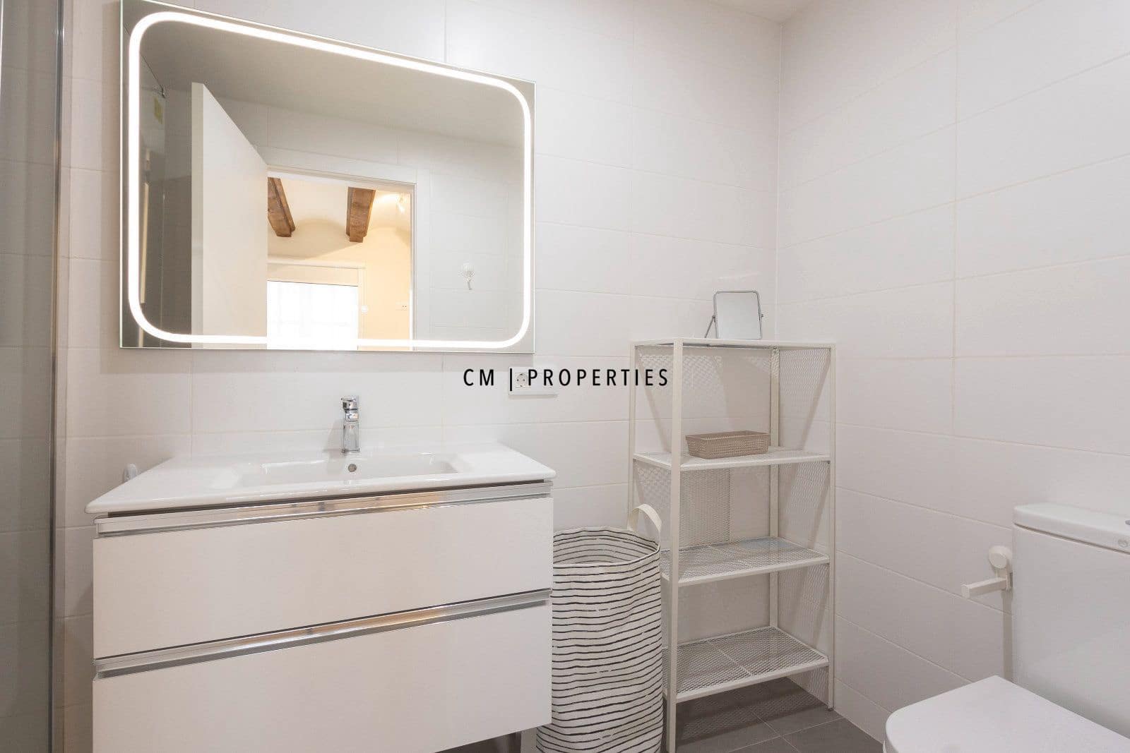 3 bedroom Flat for rent in Valencia city - € 2,100 (Ref: 9421662)