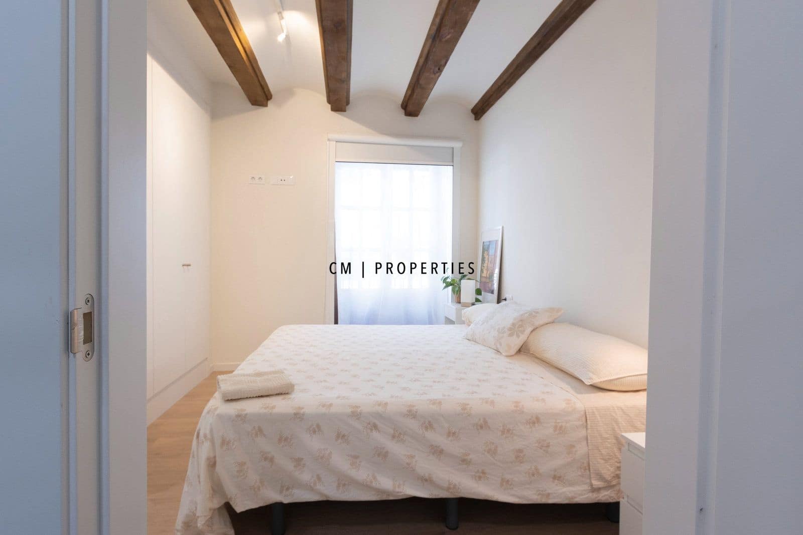 3 bedroom Flat for rent in Valencia city - € 2,100 (Ref: 9421662)