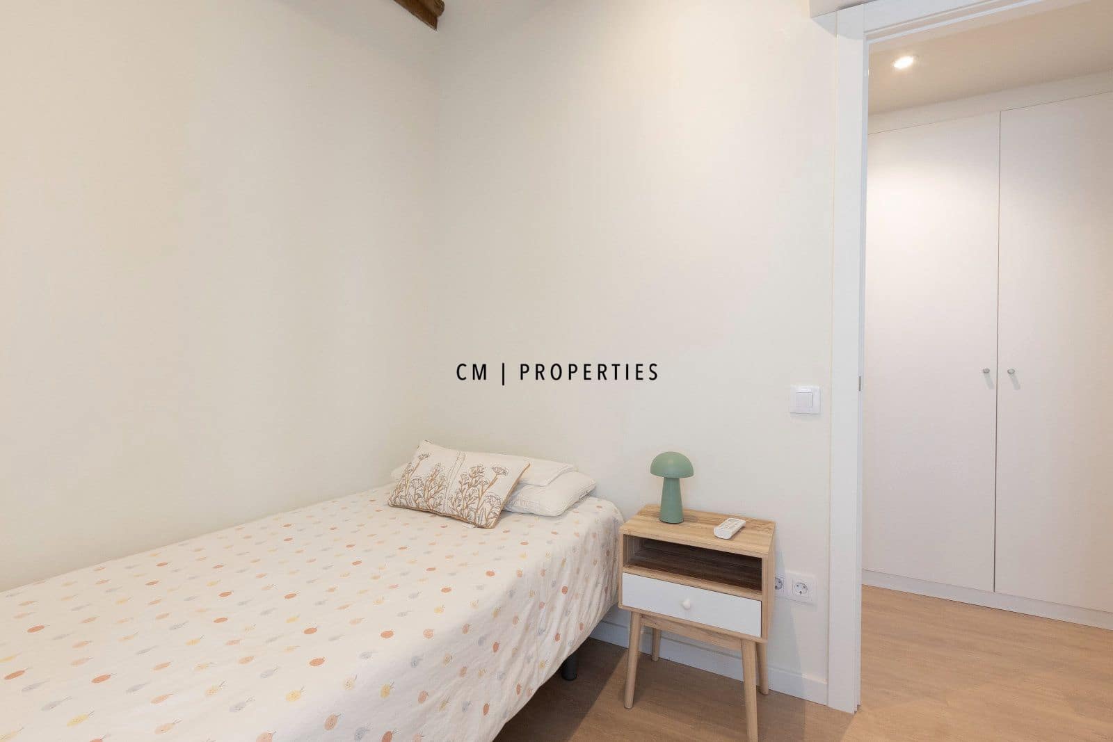 3 bedroom Flat for rent in Valencia city - € 2,100 (Ref: 9421662)
