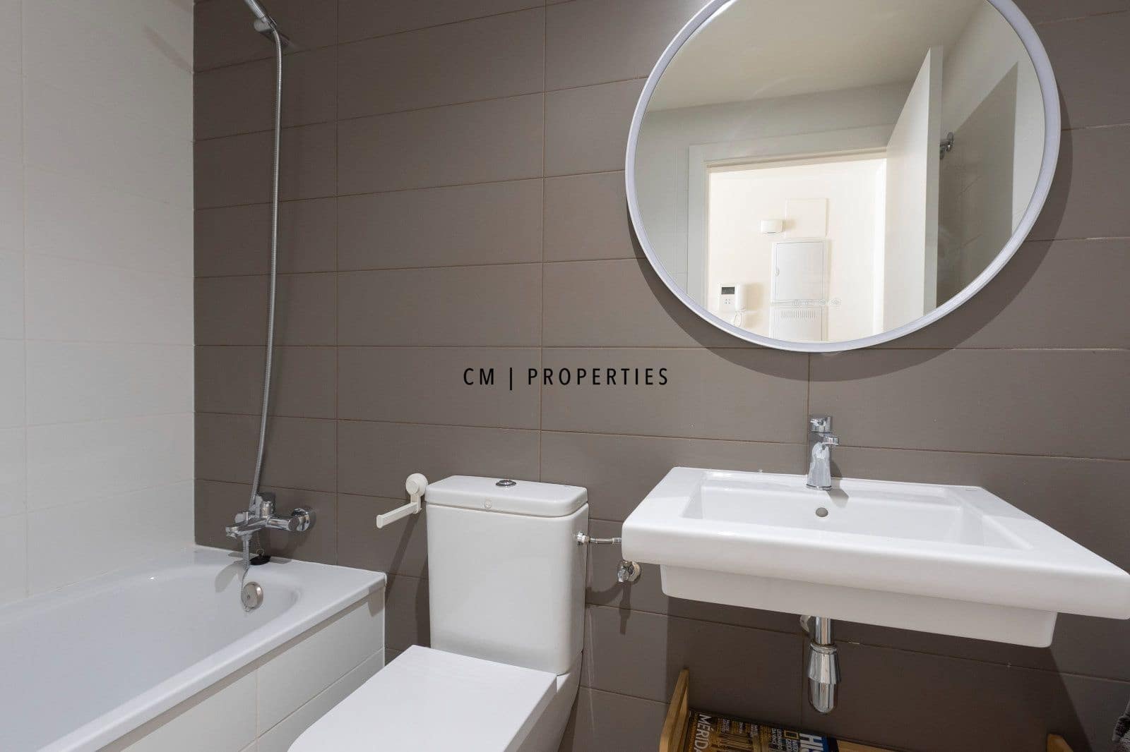 3 bedroom Flat for rent in Valencia city - € 2,100 (Ref: 9421662)