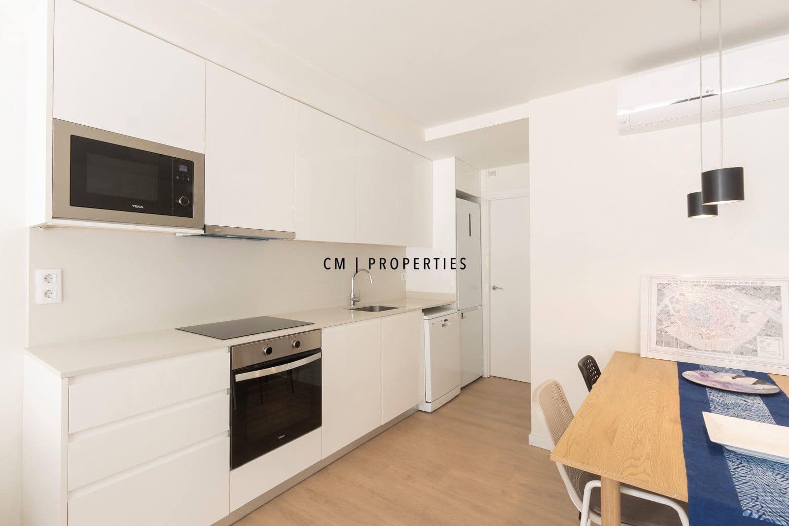 3 bedroom Flat for rent in Valencia city - € 2,100 (Ref: 9421662)