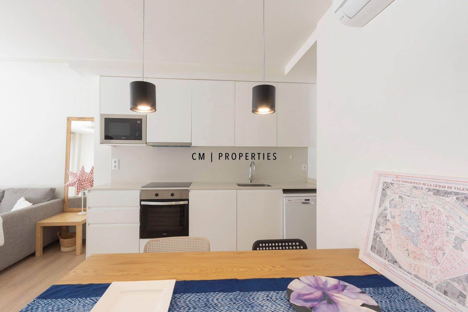 3 bedroom Flat for rent in Valencia city - € 2,100 (Ref: 9421662)