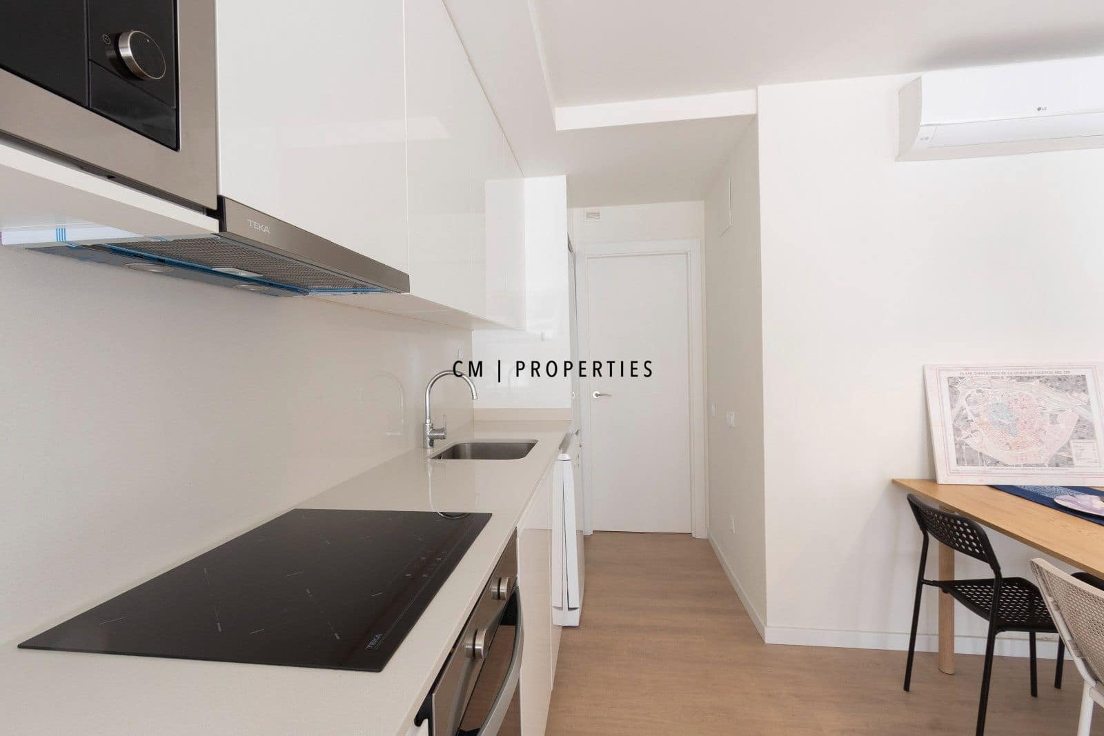 3 bedroom Flat for rent in Valencia city - € 2,100 (Ref: 9421662)