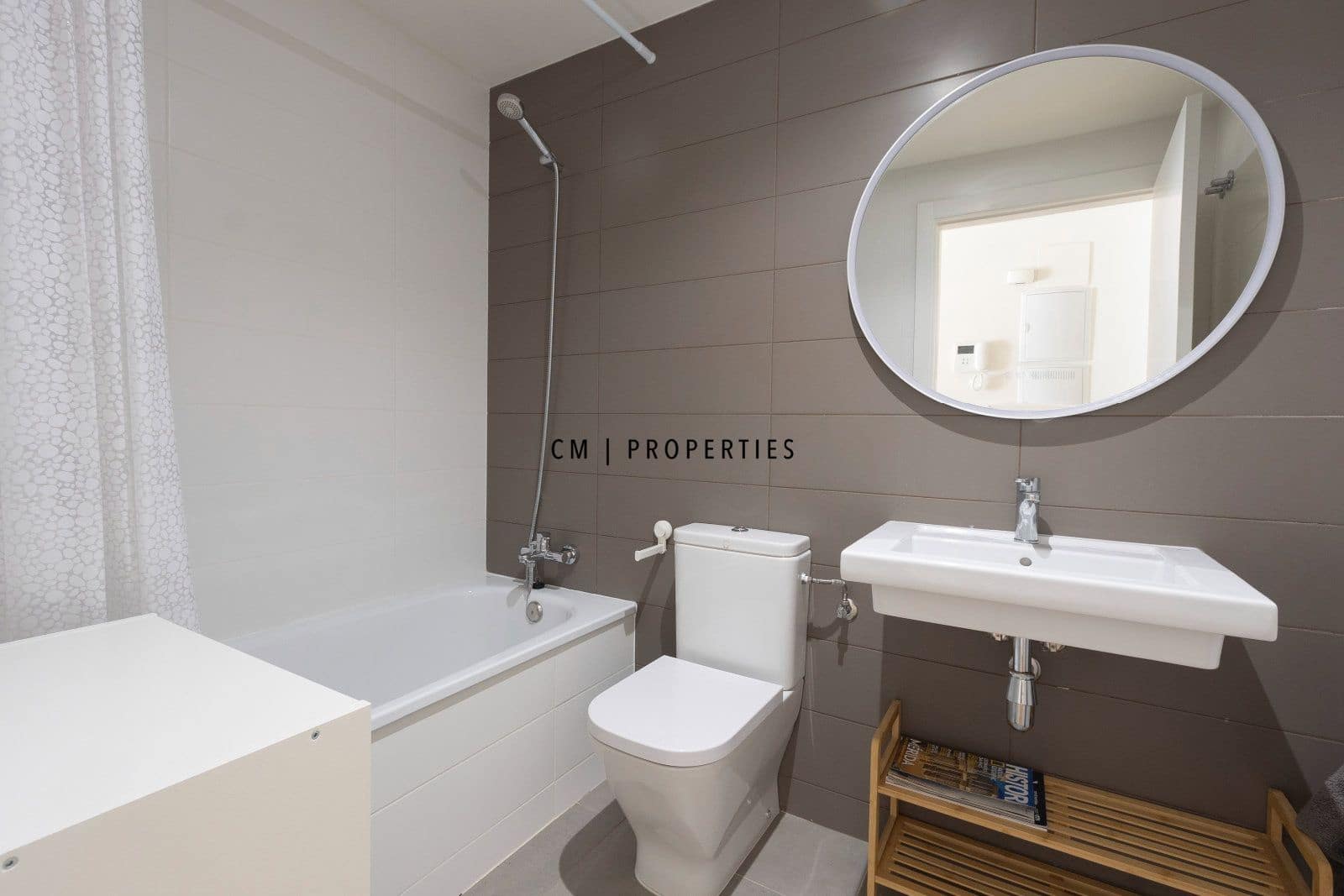 3 bedroom Flat for rent in Valencia city - € 2,100 (Ref: 9421662)