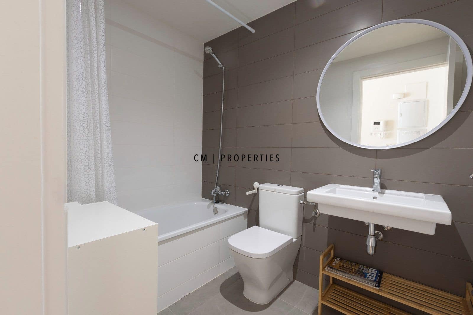 3 bedroom Flat for rent in Valencia city - € 2,100 (Ref: 9421662)