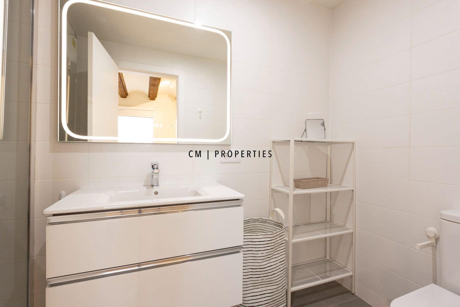 3 bedroom Flat for rent in Valencia city - € 2,100 (Ref: 9421662)
