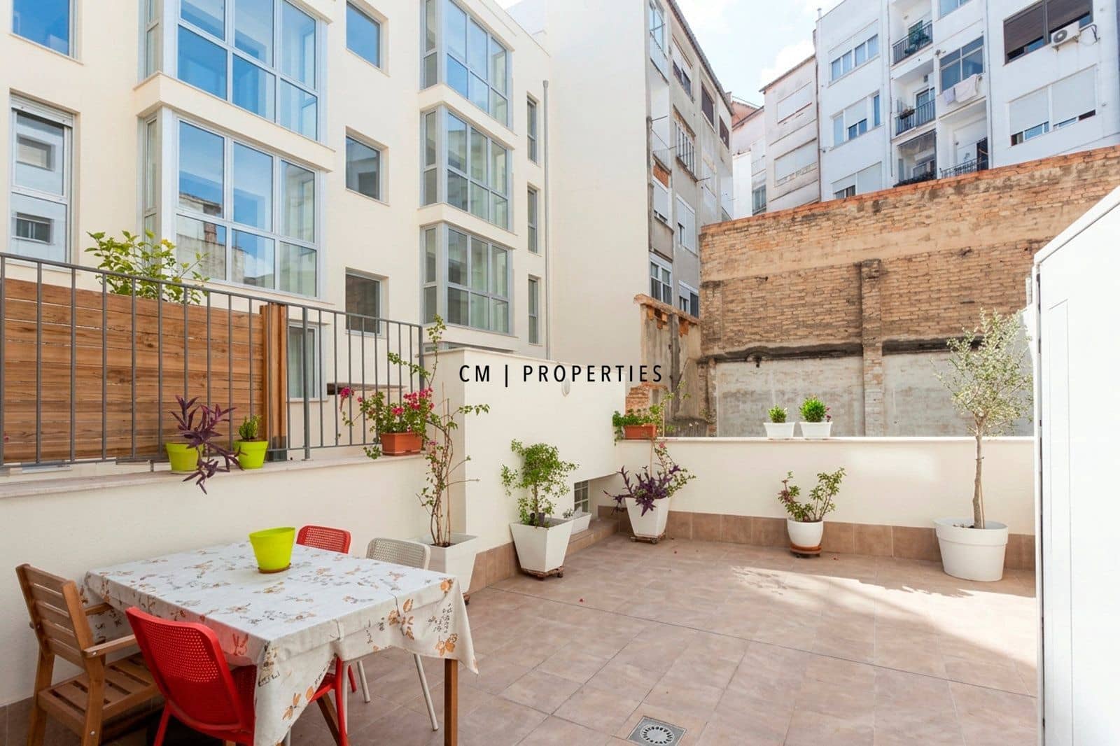 3 bedroom Flat for rent in Valencia city - € 2,100 (Ref: 9421662)
