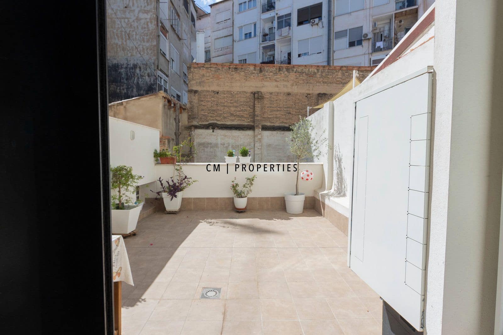 3 bedroom Flat for rent in Valencia city - € 2,100 (Ref: 9421662)