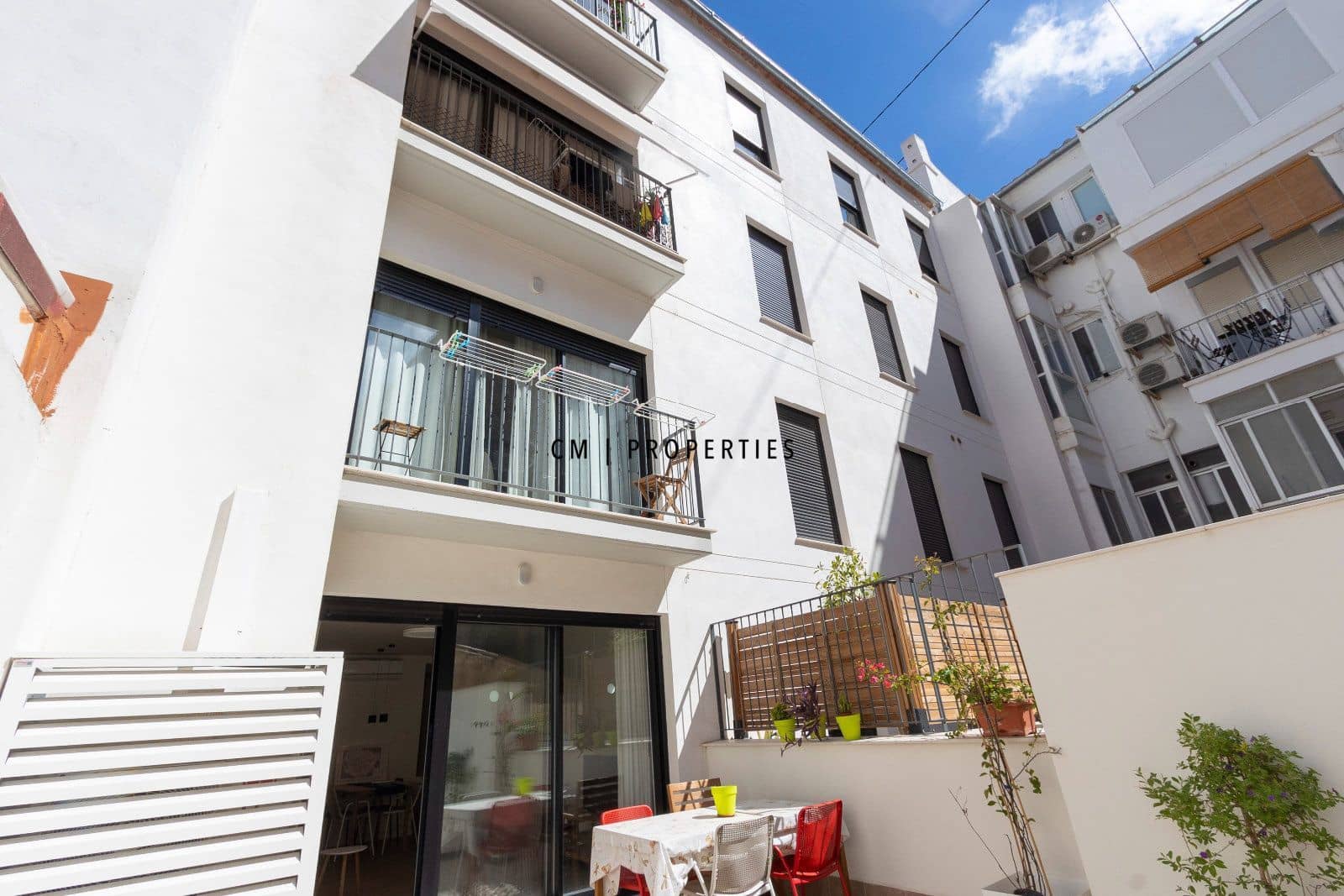 3 bedroom Flat for rent in Valencia city - € 2,100 (Ref: 9421662)