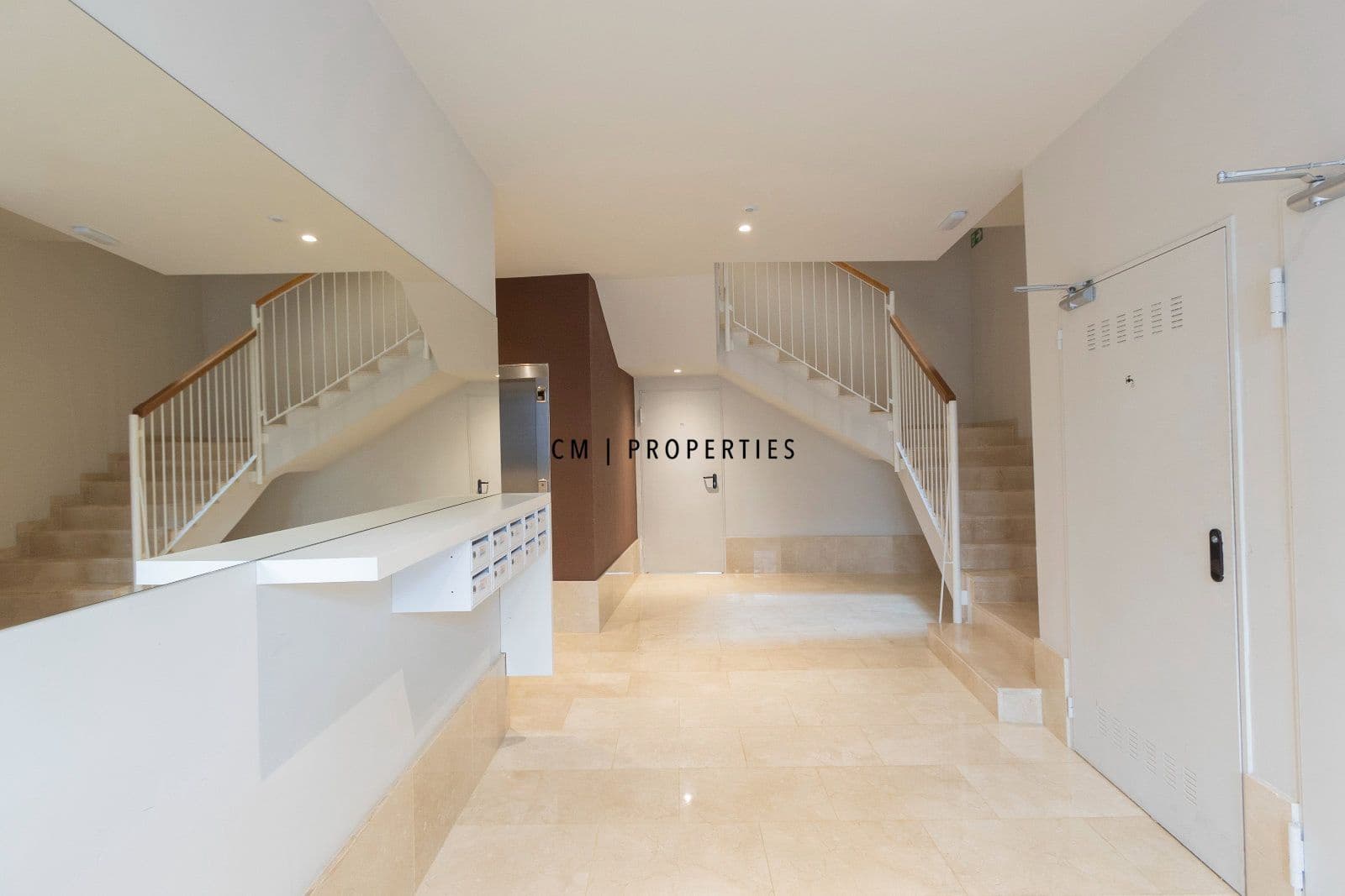 3 bedroom Flat for rent in Valencia city - € 2,100 (Ref: 9421662)