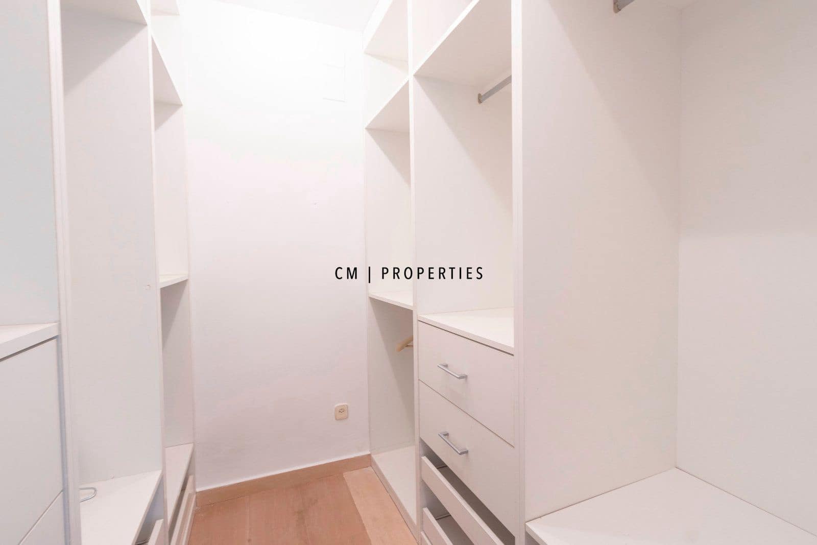 4 soverom Hus til salgs i Chiva med svømmebasseng - € 360 000 (Ref: 9421663)