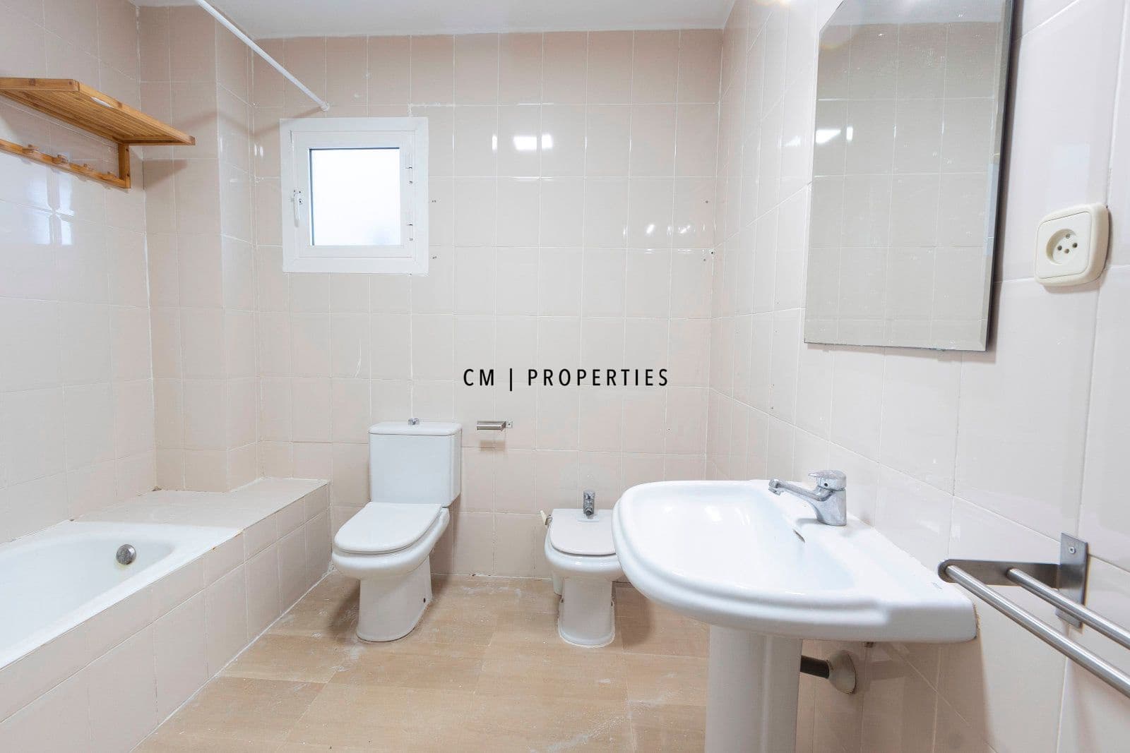 4 soverom Hus til salgs i Chiva med svømmebasseng - € 360 000 (Ref: 9421663)