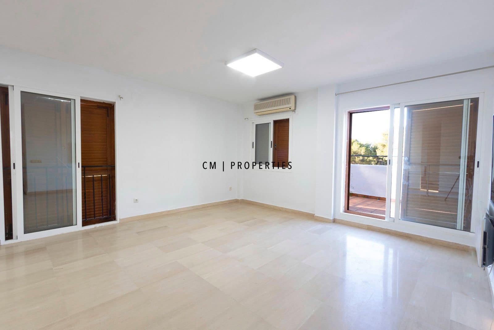 4 soverom Hus til salgs i Chiva med svømmebasseng - € 360 000 (Ref: 9421663)