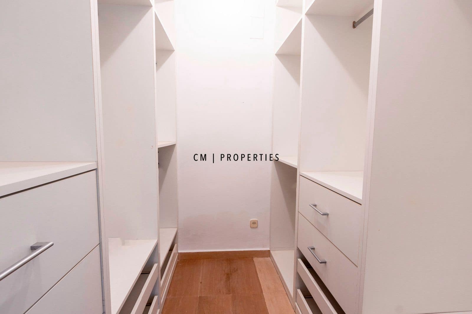 4 soverom Hus til salgs i Chiva med svømmebasseng - € 360 000 (Ref: 9421663)