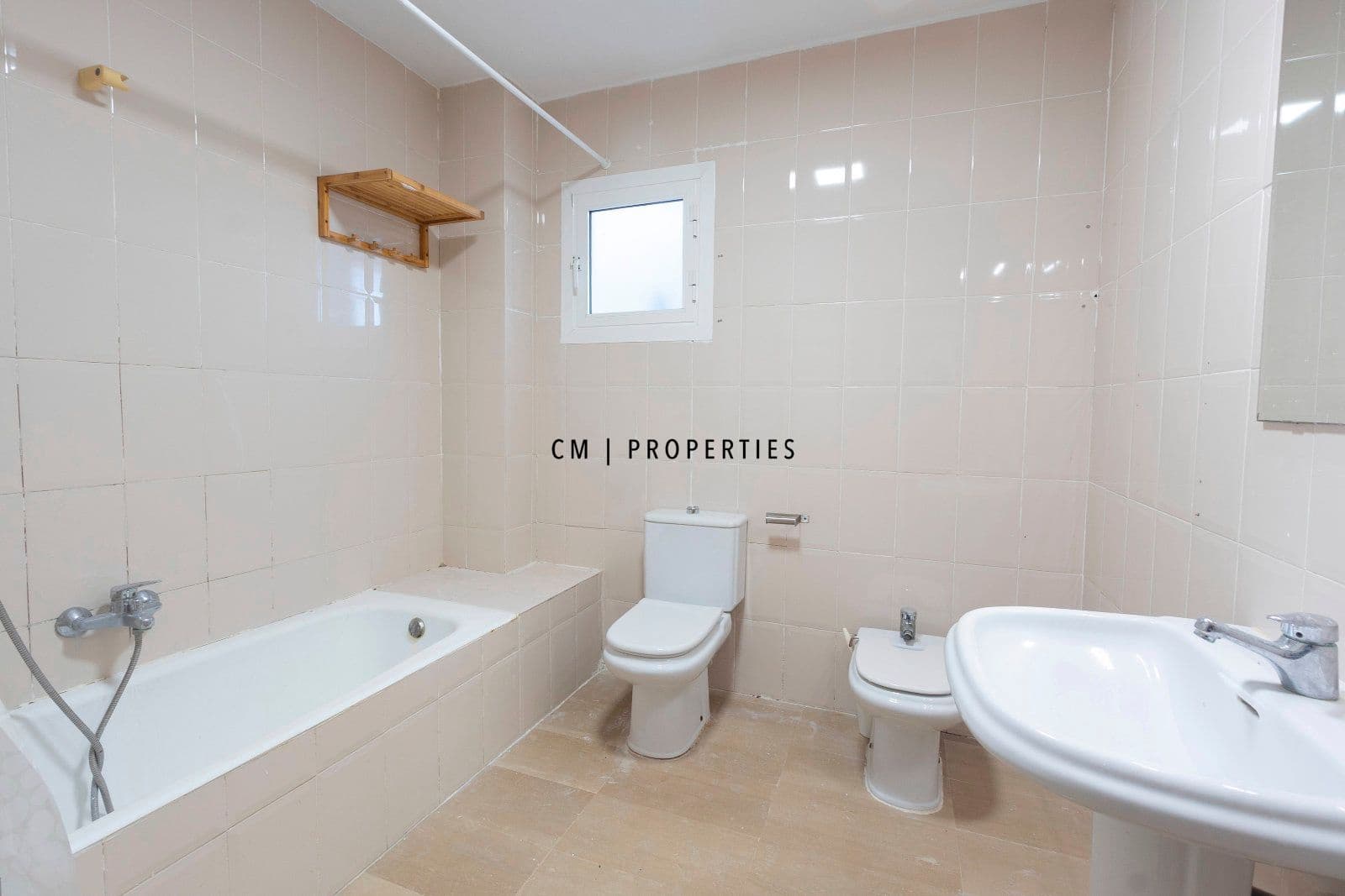 4 soverom Hus til salgs i Chiva med svømmebasseng - € 360 000 (Ref: 9421663)