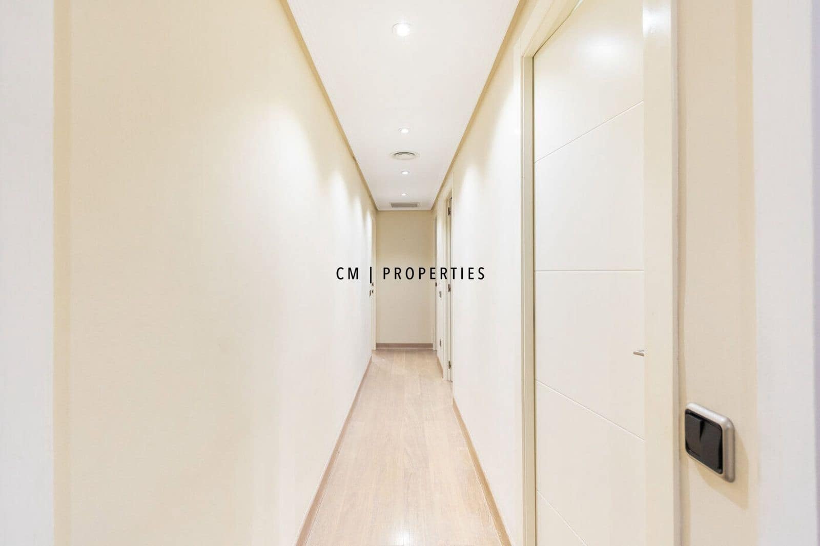 3 sypialnia Mieszkanie do wynajęcia w Miasto Walencja z garażem - 1 300 € (Ref: 9428701)