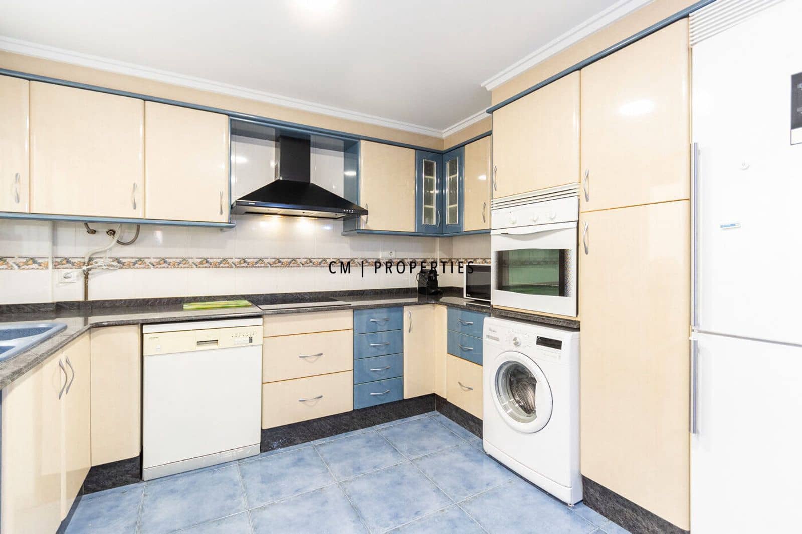 3 sypialnia Mieszkanie do wynajęcia w Miasto Walencja z garażem - 1 300 € (Ref: 9428701)