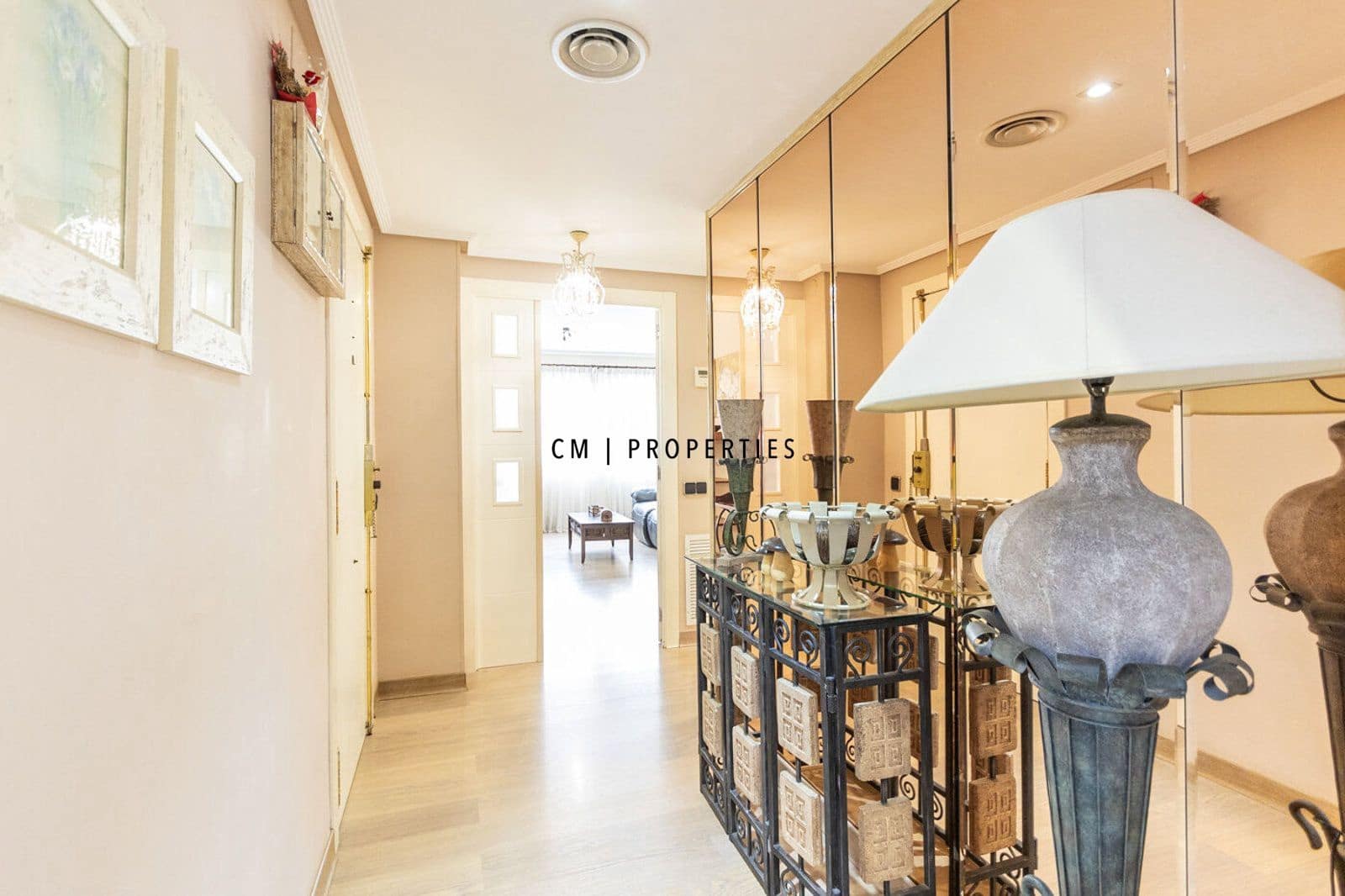 3 sypialnia Mieszkanie do wynajęcia w Miasto Walencja z garażem - 1 300 € (Ref: 9428701)