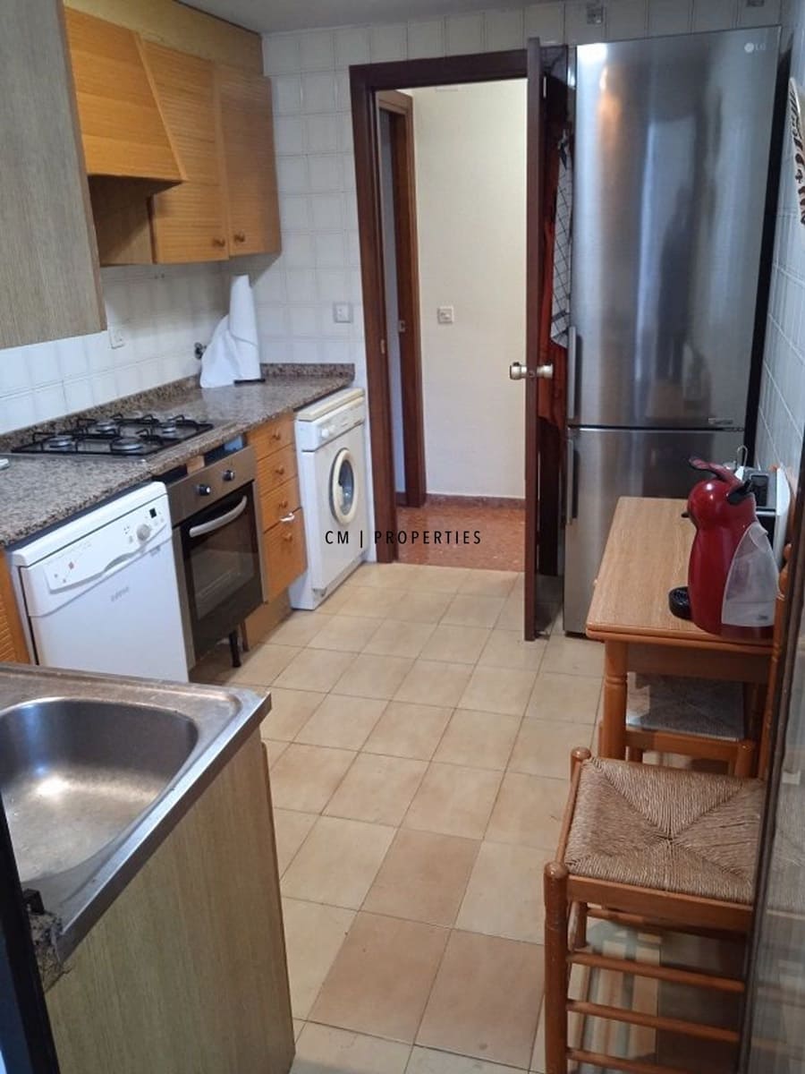 4 slaapkamer Flat te huur in Valencia stad - € 1.350 (Ref: 9432440)