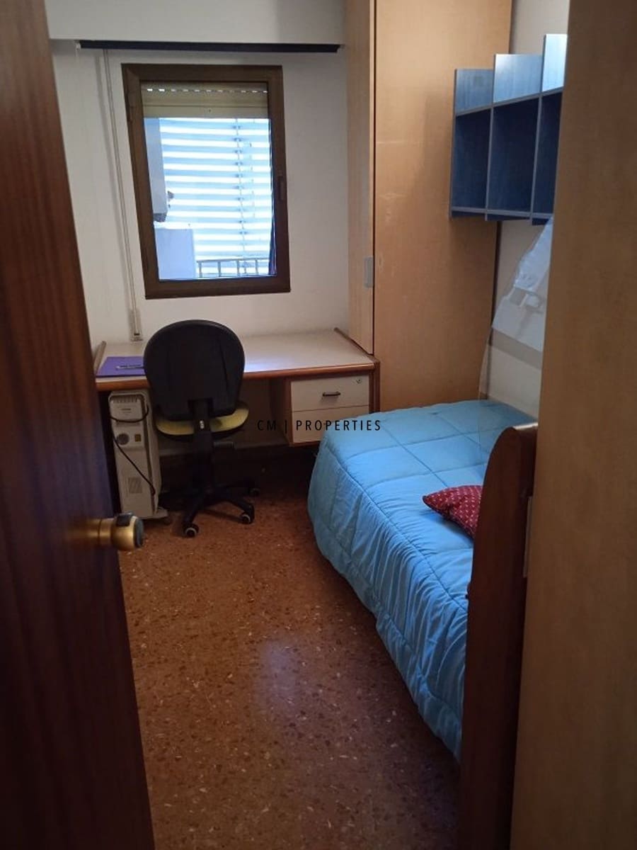4 slaapkamer Flat te huur in Valencia stad - € 1.350 (Ref: 9432440)