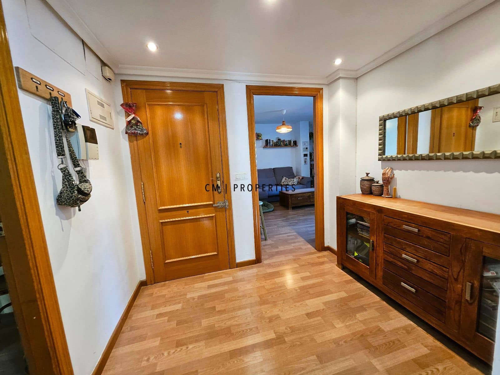 3 bedroom Penthouse for rent in Paterna - € 1,350 (Ref: 9432856)